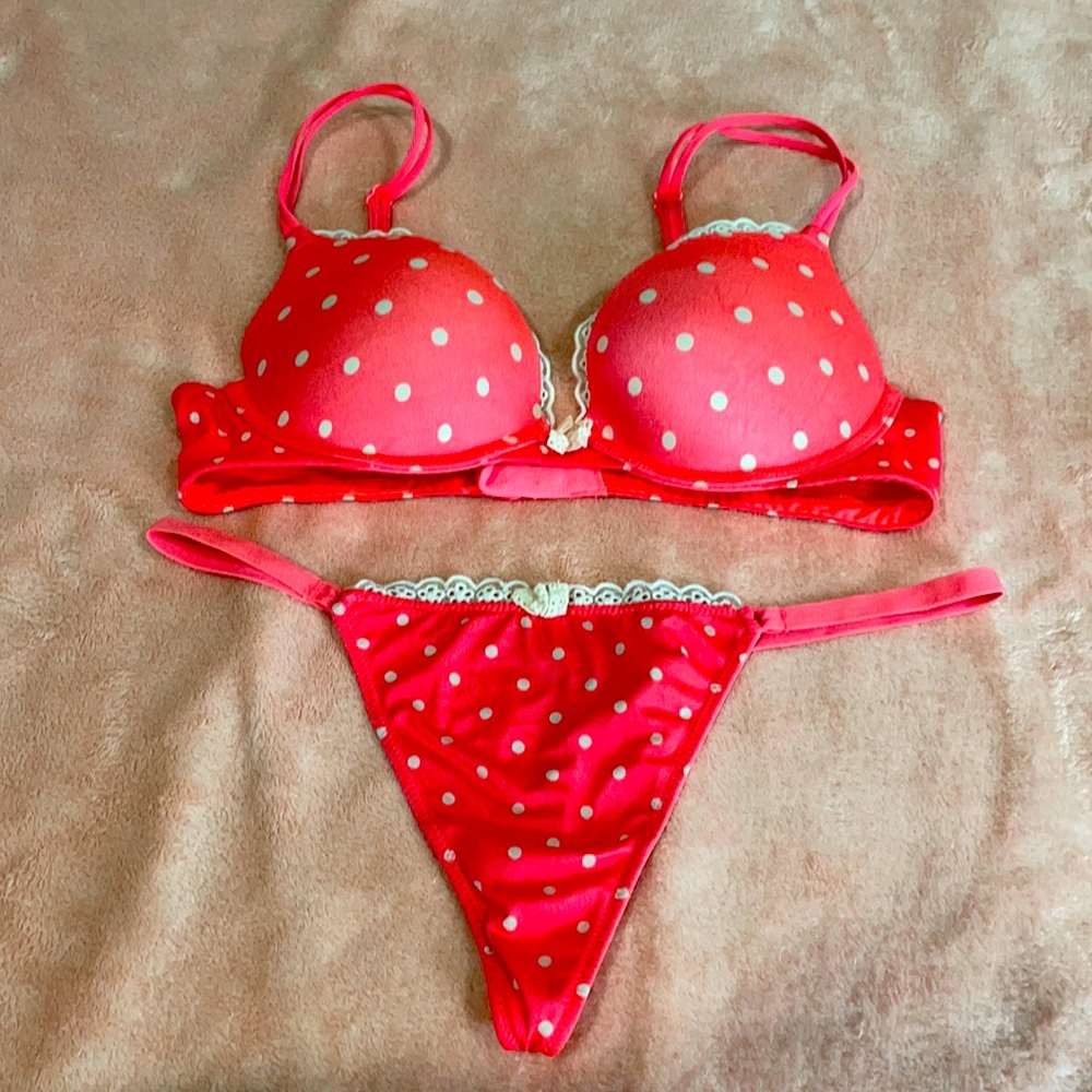 POLKA DOT VICTORIA SECRETS BRA